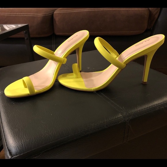 Neon lime heels - size 8 - Picture 3 of 6